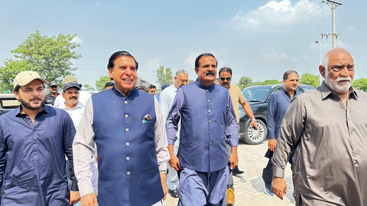 PPP Punjab (@ppppunjabsm1) on Twitter photo سابق وزیراعظم وصدر پیپلزپارٹی وسطی پنجاب راجہ پرویزاشرف سیلاب متاثرین کیلئےامدادی سامان کی ترسیل کیلئےموضع کوہلیاں پہنچ گئے جنرل سیکرٹری سیدحسن مرتضی سابق ایم این اے عنائت علی شاہ،کلیم علی امیر ،راؤ بابر، فیاض بھٹی، حسن بھٹی اور دیگرکارکنوں نے استقبال کیا
@RPA 
<a href="/S_HassanMurtaza/">Syed Hassan Murtaza</a> سابق وزیراعظم وصدر پیپلزپارٹی وسطی پنجاب راجہ پرویزاشرف سیلاب متاثرین کیلئےامدادی سامان کی ترسیل کیلئےموضع کوہلیاں پہنچ گئے جنرل سیکرٹری سیدحسن مرتضی سابق ایم این اے عنائت علی شاہ،کلیم علی امیر ،راؤ بابر، فیاض بھٹی، حسن بھٹی اور دیگرکارکنوں نے استقبال کیا
@RPA 
<a href="/S_HassanMurtaza/">Syed Hassan Murtaza</a>