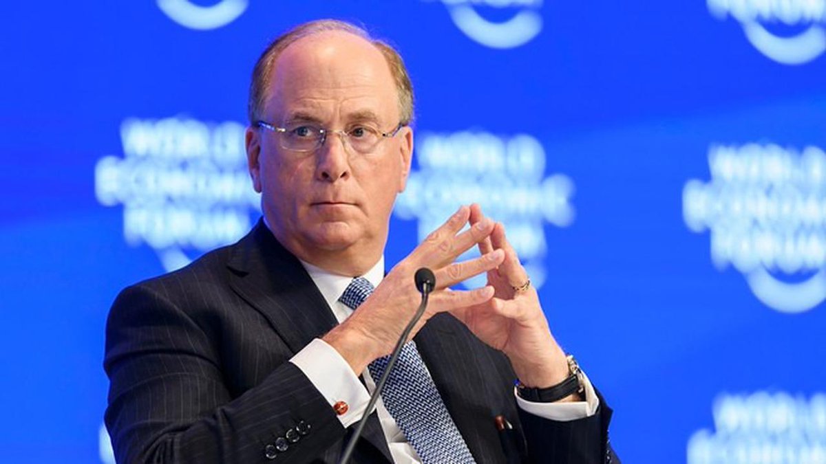 Larry Fink entlarvt sich selbst – BlackRock infiltriert Regierungen noch vor den Wahlen

Die Maske ist gefallen: Larry Fink, CEO von BlackRock und seit Kurzem auch Co-Vorsitzender des Weltwirtschaftsforums (WEF), spricht in einem aktuellen Interview ungewöhnlich offen über die