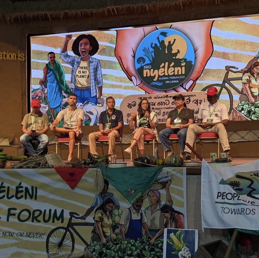 Dernier article du CETIM par Raffaele Morgantini sur le 3e forum de Nyéléni au Sri Lanka (🇱🇰)
🇫🇷 | A lire tinyurl.com/4euxu69w
🇬🇧 | To Read tinyurl.com/46h32pky
🇪🇸 | Leer tinyurl.com/5n98zdu3
<a href="/viacampesinaFR/">La Via Campesina en français</a> <a href="/Uniterre1/">Uniterre</a> <a href="/FIANista/">FIAN International</a> 

#agriculture #srilanka #paysans