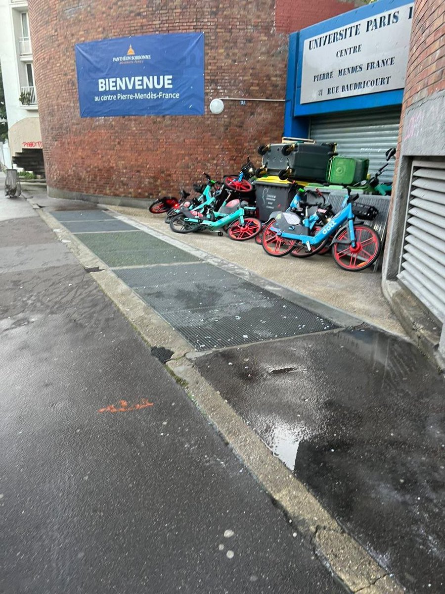 Tolbiac bloquée par des étudiant-es ➡️ RDV Paris cité