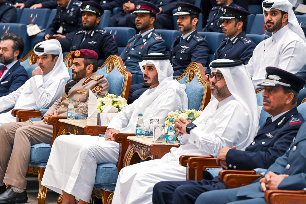 MOI_Qatar's tweet photo. شهد سعادة الشيخ خليفة بن حمد بن خليفة آل ثاني، وزير الداخلية وقائد قوة الأمن الداخلي "لخويا" رئيس المجلس الأعلى لأكاديمية الشرطة، اليوم في مقر الأكاديمية، حفل تخريج الدفعة الأولى من برنامج قيادات الصف الثاني بمعهد ضباط الشرطة البالغ عددهم (13) ضابطا، وذلك بحضور عدد من قيادات ورؤساء الأجهزة الأمنية والعسكرية بالدولة، وقد قام سعادته بتسليم الشهادات للخريجين.
ويهدف البرنامج إلى إعداد جيل جديد من القيادات الأمنية القادرة على الإسهام في تطوير المؤسسات ومواجهة تحديات المستقبل، وتم تنفيذه بالتعاون مع الجامعة الإسبانية الدولية (IE) المتخصصة في مجال القيادة.
#الداخلية_قطر