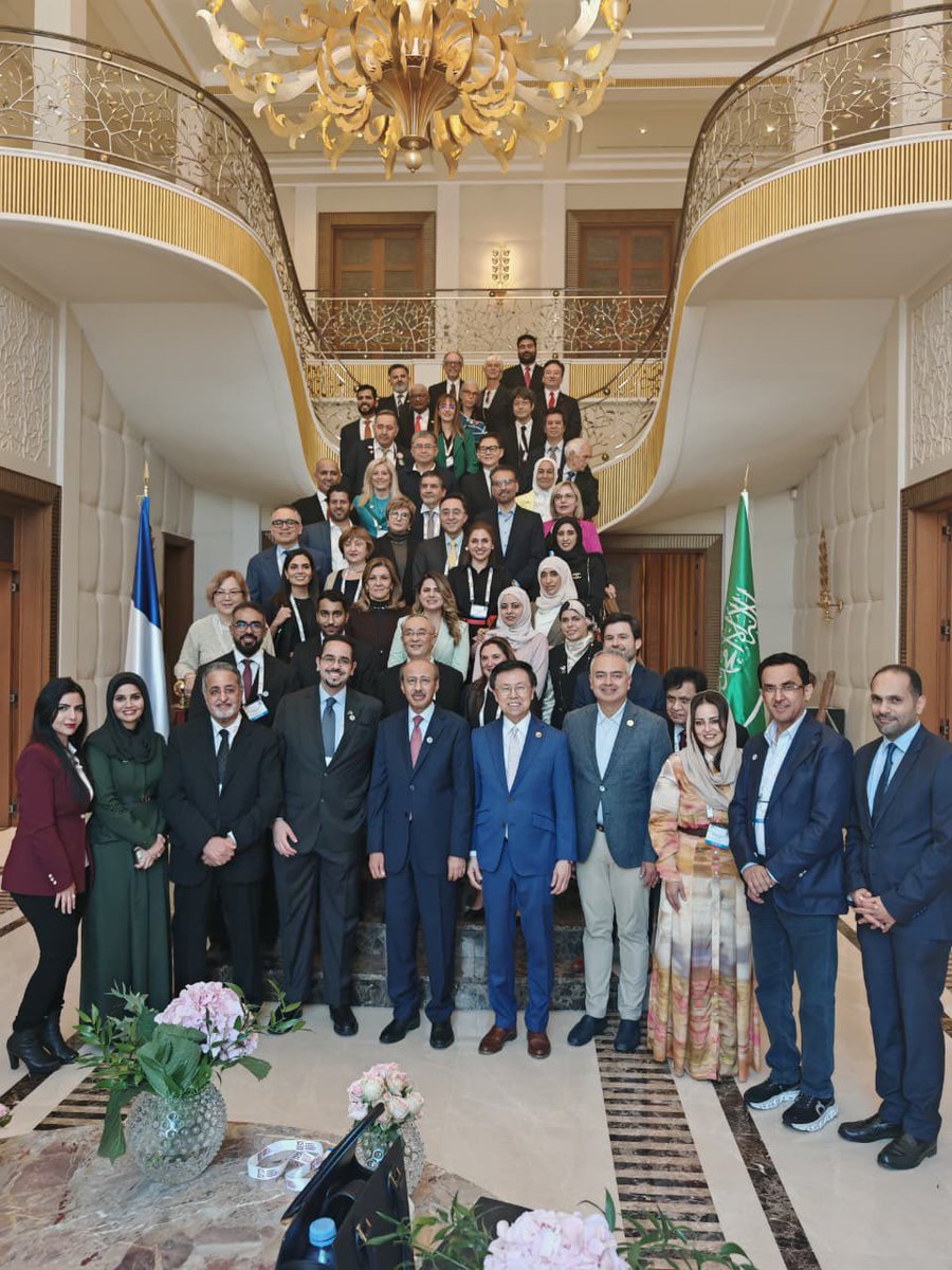 ssdds_org's tweet photo. استضاف سعادة السفير فهد الرويلي، سفير المملكة العربية السعودية لدى جمهورية فرنسا وإمارة موناكو، الجمعيةَ السعودية لطب وجراحة الجلد في أمسيةٍ رفيعة المستوى دعماً لملف ترشّح المملكة لاستضافة المؤتمر العالمي للأمراض الجلدية 2031. وقد جمع اللقاء نخبةً من قادة ورؤساء الجمعيات الجلدية العالمية، في مشهدٍ يجسّد الحضور الريادي للمملكة على الساحة الطبية الدولية.

His Excellency Fahad Alruwaily, Ambassador of the Kingdom of Saudi Arabia to France and Monaco, graciously hosted the Saudi Society of Dermatology and Dermatologic Surgery in an esteemed gathering held in support of the Kingdom’s bid to host the World Congress of Dermatology 2031. The event brought together distinguished leaders and presidents of international dermatological societies, reflecting the Kingdom’s pioneering presence on the global medical stage

#WCD2031 
#SSDDS
#الجمعية_السعودية_لأمراض_وجراحة_الجلد