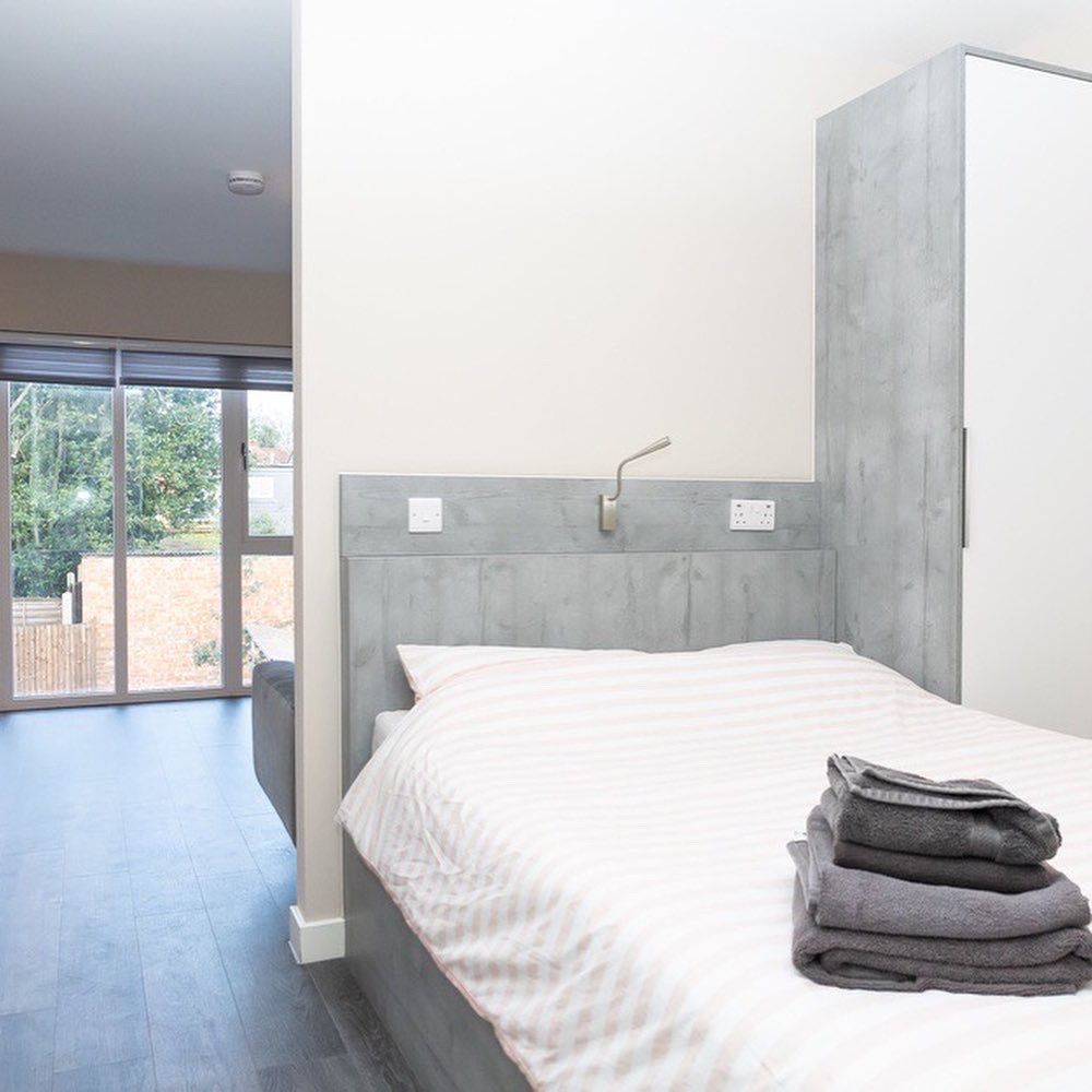 staylets1's tweet photo. Need a #homeawayfromhome?
#StayLets in Egham, #Surrey, is the ultimate choice for comfort, convenience, and style 🧡 Perfect for #businesstrips, #familyvisits, or #weekendescapes.
Book your stay conveniently online at https://t.co/H6AcWS8ycq, or call +44 (0)330 107 5622 https://t.co/jDOTnvehoY