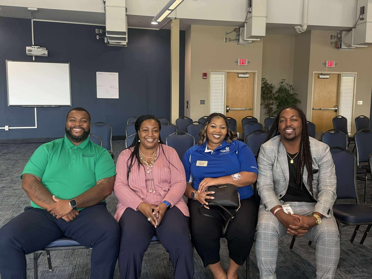 QuaviousWright's tweet image. Yesterday I had the opportunity to speak to students at my beloved alma mater, FVSU! 💙💛🐾 Always an honor to give back to the school that poured so much into me. #FVSU #WildcatPride