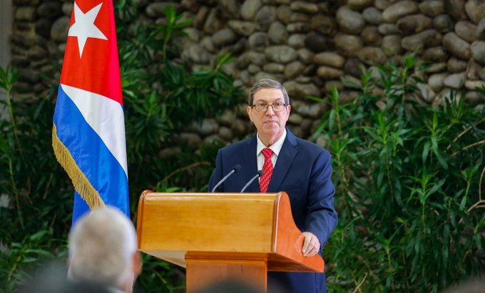 Cuban Foreign Minister <a href="/BrunoRguezP/">Bruno Rodríguez P</a> presented to the Diplomatic Corps  &amp; the nacional &amp; foreign media an update of Cuba's Report vs US blockade    

👀Read Report here: chrome extension://efaidnbmnnnibpcajpcglclefindmkaj/cubaminrex.cu/sites/default/… 

#DropTheBlockade 
#LetCubaLive