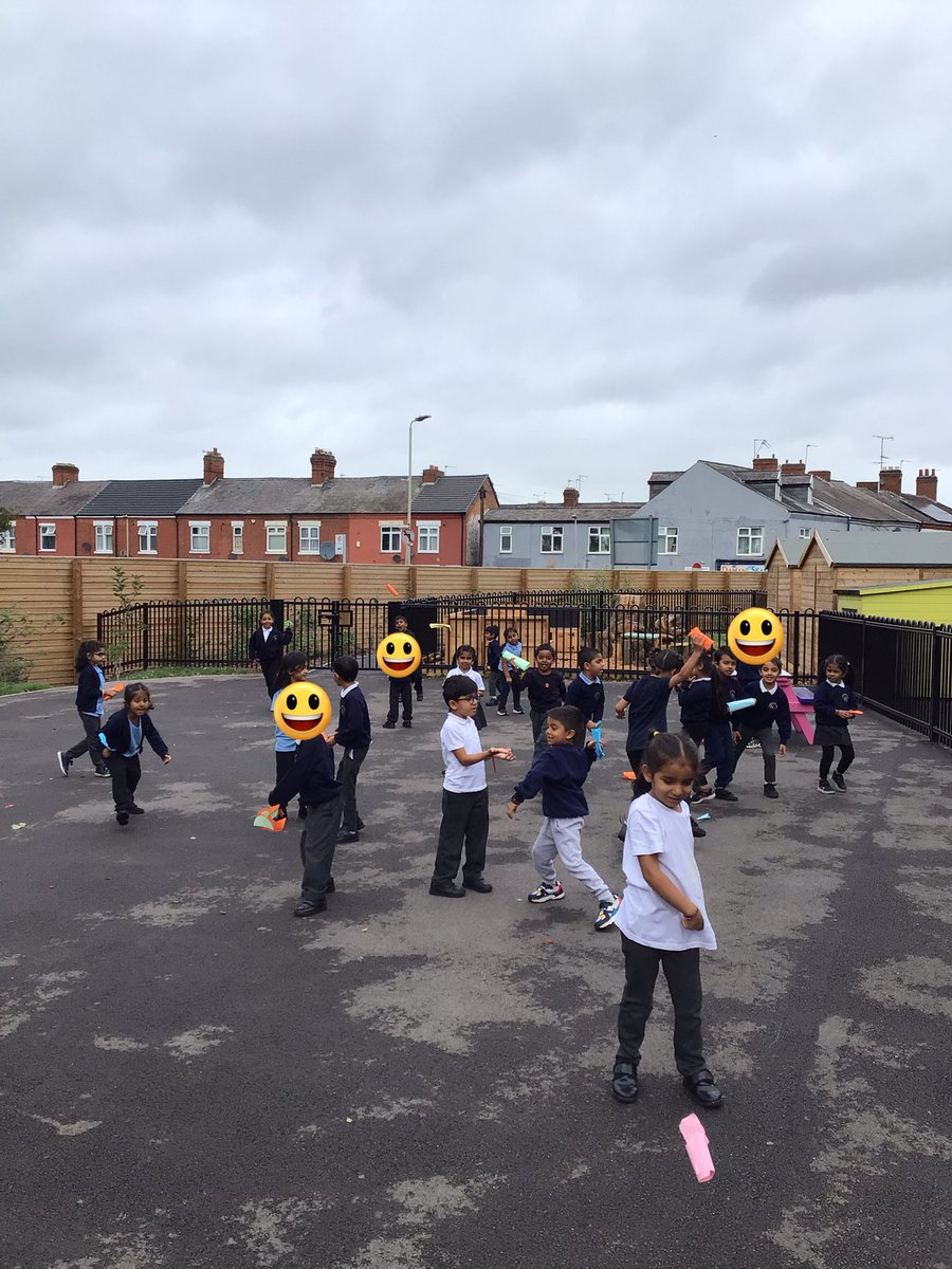 catherineinf's tweet image. 3, 2, 1… Blast off!! Comet 2 enjoyed designing rockets and then counting back from different numbers. 
#masterymaths #whiterosemaths #primarymaths