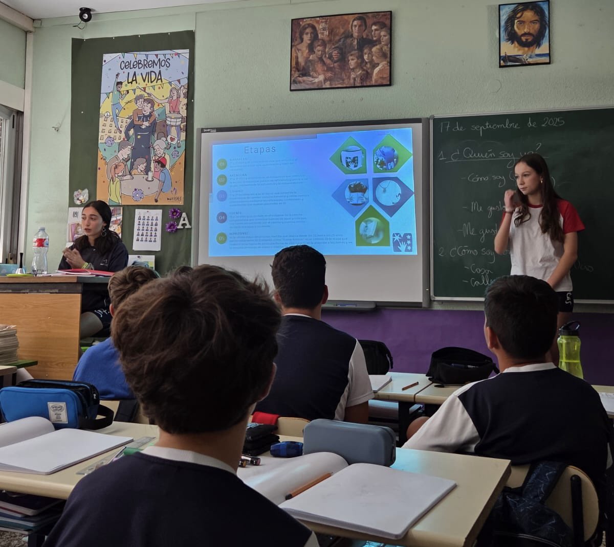 namira91's tweet photo. Alumnas participantes en MarCha dan a conocer las actividades que realizan en 6ºPrim. ¿Te has apuntado ya a su actividad inicial? Revisa el comunicado de la psp. ¡No te lo pierdas! #MaristasCelebremosLaVida https://t.co/vOzc5RsCTP
