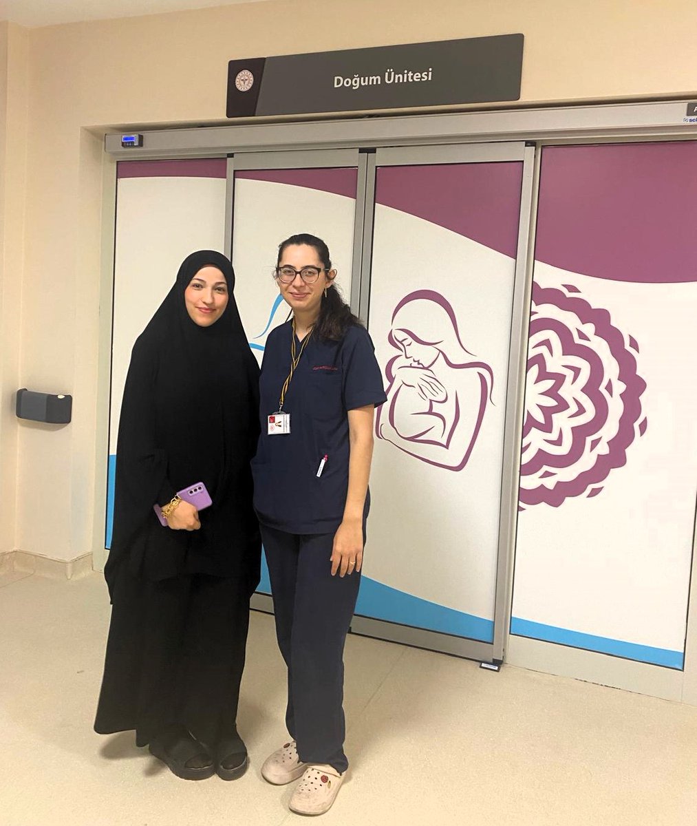 Gölcük Devlet Hastanesi bünyesinde faaliyet gösteren Gebe Okulu anne adaylarını bilinçlendirme ve doğuma hazırlama eğitimlerini başarıyla sürdürüyor. Eylül ayında gerçekleştirilen birinci ve ikinci grup eğitim programları tamamlandı ve katılımcı gebeler mezuniyet belgelerini aldı