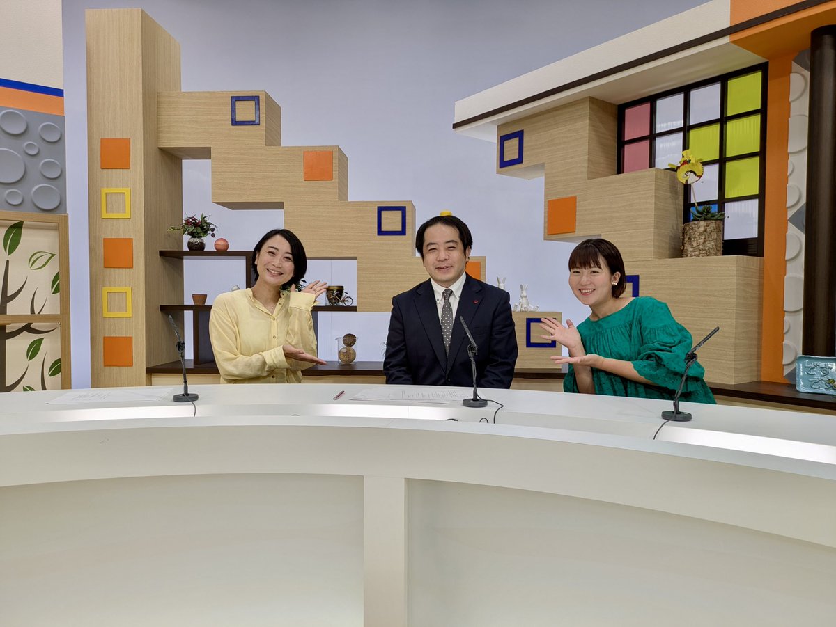 taiyokoho's tweet image. 太陽生命鹿児島支社長の高橋がテレビ出演します📺

テレビ局：鹿児島放送
番組名：ですです。PLUS
放送日時（予定）：10：55～11：15

番組では、当社のひまわり認知症予防保険について紹介しました！🌻✨
是非ご覧ください😃