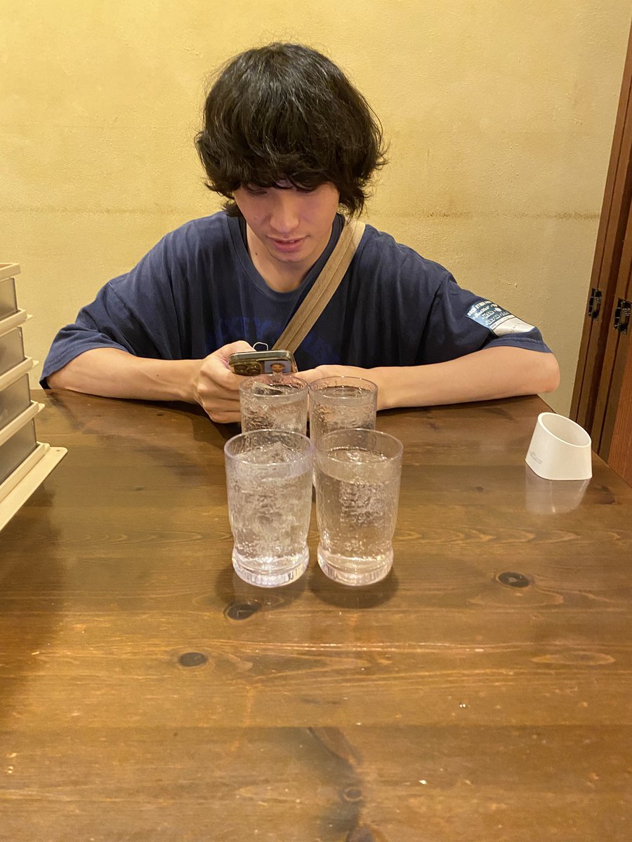 リハ後に誕生日ボーイとサイゼ来ました

顔合わせまで残り30分

ハラハラするぜ