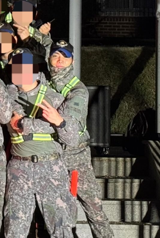 조교님의 빽허그🫨
저렇게 착붙(?) 
우리가(?) 종현이의 동기가됫어야만함🤖껄껄