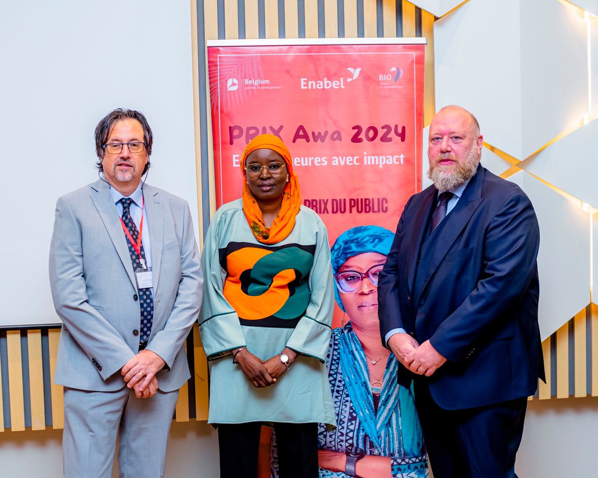EnabelauNiger's tweet photo. Avec plusieurs hautes personnalités, Enabel a célébré le début d’une formation en audiovisuel pour 16 jeunes femmes des 8 régions du #Niger, portée par la lauréate du #PrixAwa2024, Aïcha Macky✨
#Actforimpact #enablingchange https://t.co/VC59TeQGDN