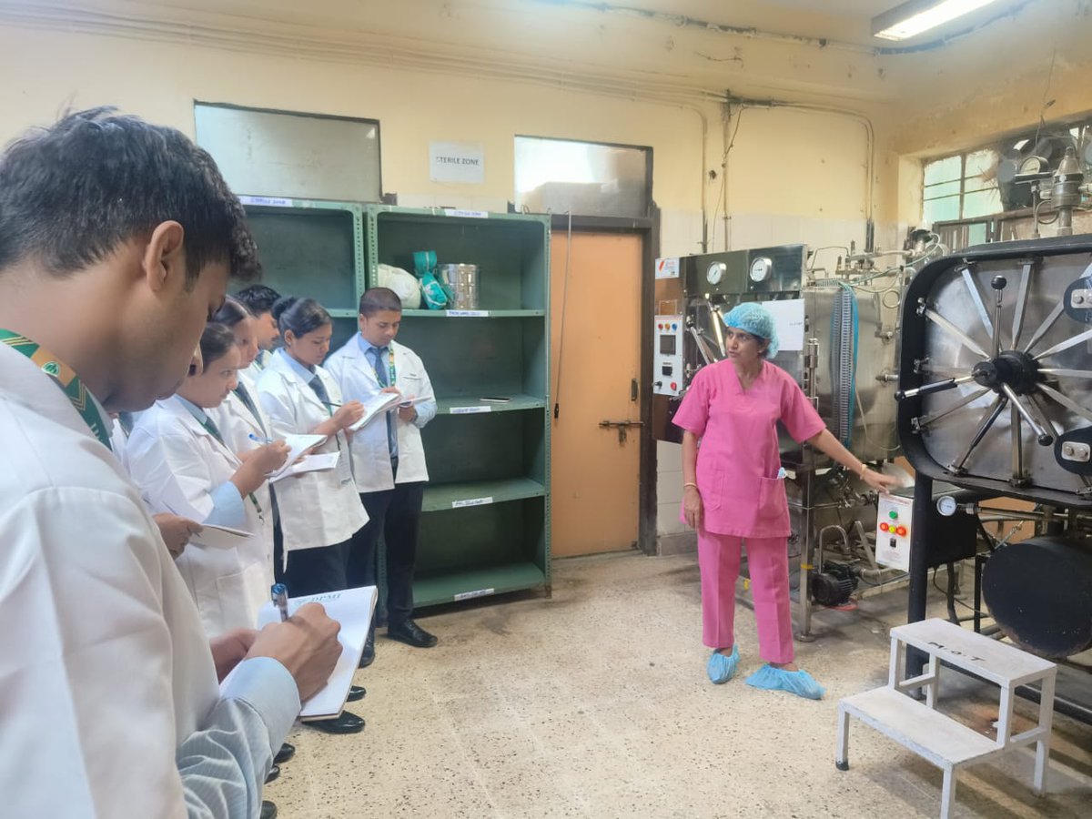 dpmi_india's tweet image. DPMI Students Gain Practical Insights at Aruna Asaf Ali Hospital
Students of Delhi Paramedical and Management Institute (DPMI) visited *Aruna Asaf Ali Hospital* to enhance their practical knowledge and skills. 
#DPMI #HospitalVisit #PracticalLearning #OperationTheatre #CSSD