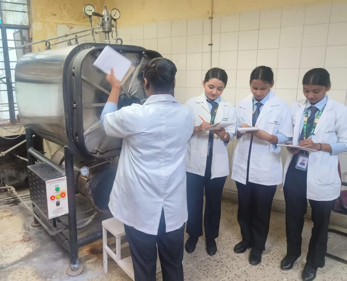 dpmi_india's tweet image. DPMI Students Gain Practical Insights at Aruna Asaf Ali Hospital
Students of Delhi Paramedical and Management Institute (DPMI) visited *Aruna Asaf Ali Hospital* to enhance their practical knowledge and skills. 
#DPMI #HospitalVisit #PracticalLearning #OperationTheatre #CSSD