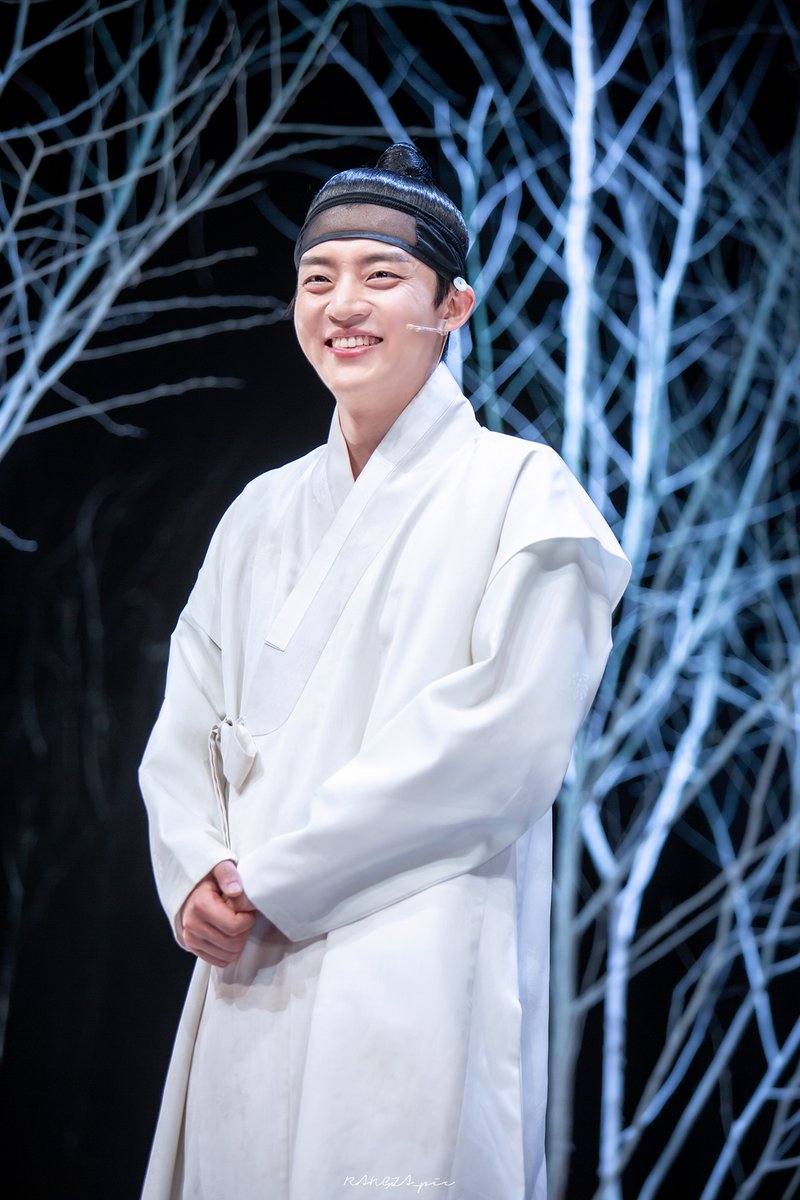 240602 #난설 무대인사                                                 

허균 #윤재호

조곤조곤 들려주는 
재호의 진심이 담긴 
인사가 참 좋았다 🤍