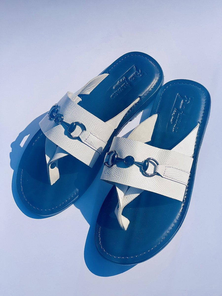 Genuine leather white underlaying band slides with horse bit  

Price:20k

Dm/whatsapp:09053425980 for orders and enquiries 
Free nationwide delivery