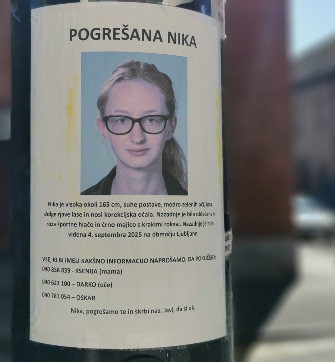 Danes na ljubljanskih kandelabrih.
Delite, mogoče kdo kaj ve🙏
