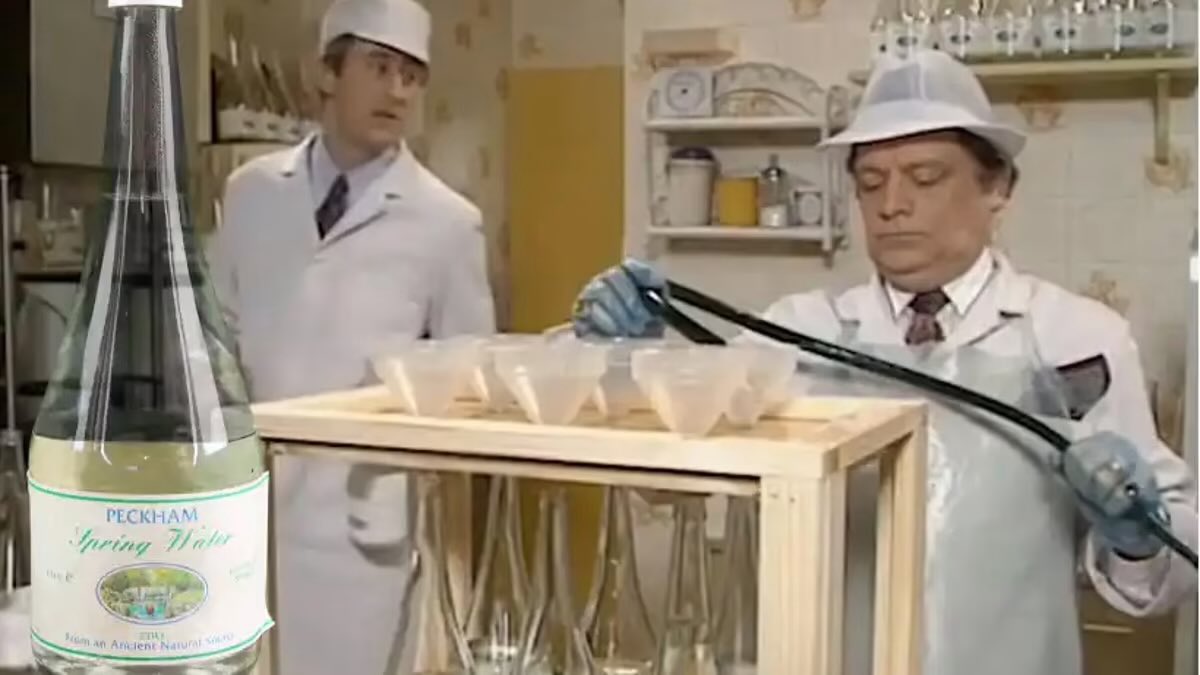 scottcain1312's tweet photo. Deji tryna extract water from don to raise so cash #swfc #peckhamspring #OFAH #drainthedon https://t.co/SiVYiTtZDE