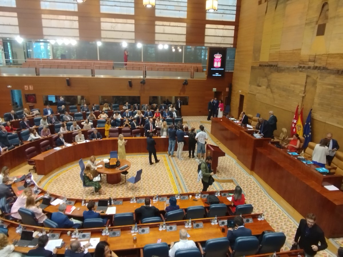 Hoy estamos en la Asamblea de Madrid acompañando al grupo de <a href="/MasMadrid__/">Más Madrid</a>  y a <a href="/manuelabergerot/">Manuela Bergerot</a> 

Gracias a nuestra diputada <a href="/EscalanteMarisa/">Marisa Escalante</a> por invitarnos ❤️