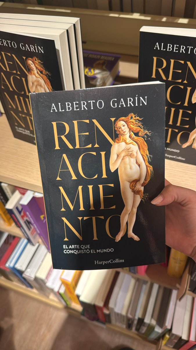 Me van compartiendo los colegas fotos de mi nuevo ensayo en las librerías.