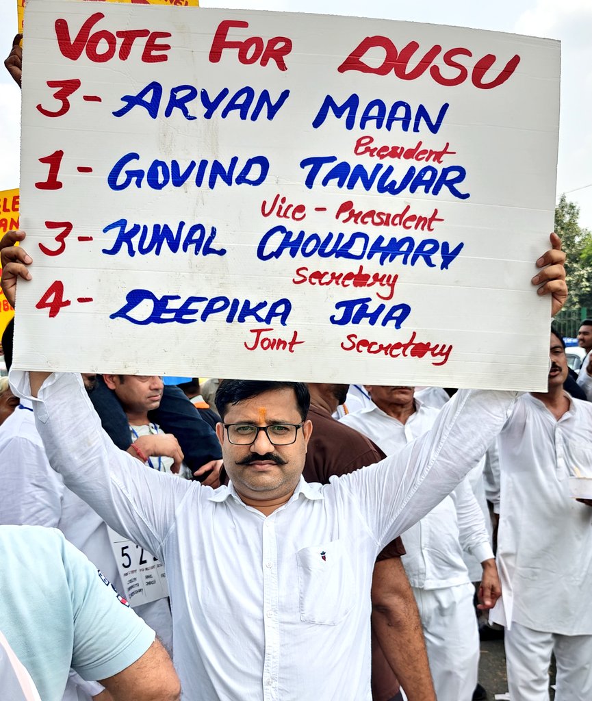 KamalR_BJP's tweet image. आज श्यामलाल कॉलेज पर जिला नवीन शाहदरा के जिलाध्यक्ष आदरणीय श्री @MasterBinodBjp जी के नेतृत्व में जिला के सभी देवतुल्य कार्यकर्ताओं नें #ABVP के पक्ष में मतदान करने के लिए सभी राष्ट्रभक्त विद्यार्थियों को प्रेरित किया।

#abvpvoice #ABVPForStudents #abvpdelhi #abvp_challenge