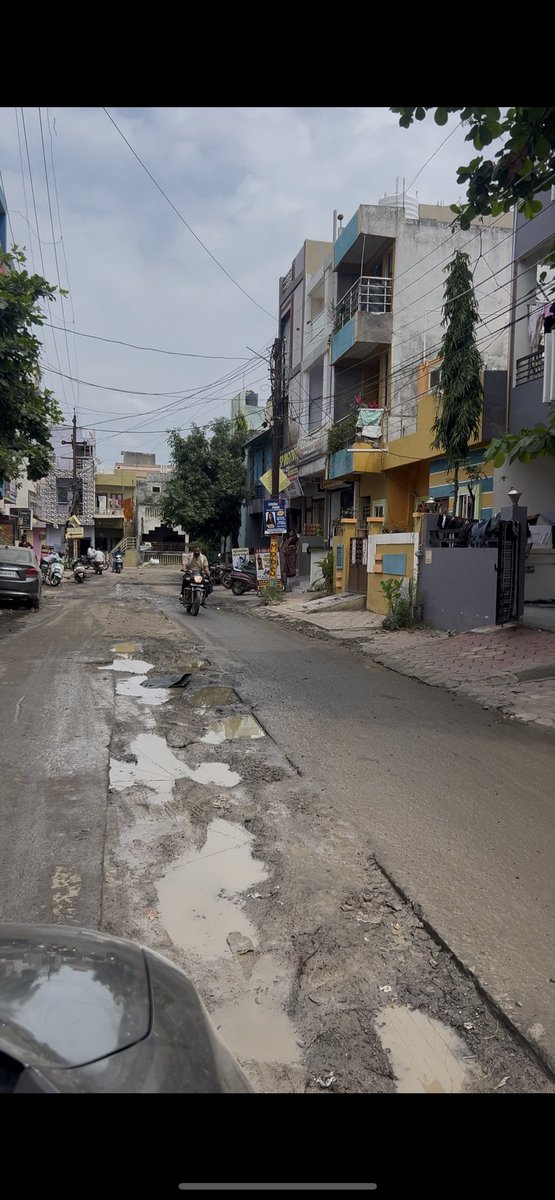 Ajayanshu5's tweet photo. 🚨 @IndoreCollector @IndoreMuniciple
3 महीने से ड्रेनेज लाइन का काम अधूरा छोड़ा गया है। सड़क टूटी पड़ी है – रोज़ जाम, गाड़ियाँ पंचर, गड्ढों में पानी, बच्चों की सुरक्षा खतरे में!
👉 कृपया तुरंत सड़क बनवाएँ। 🙏
Location - AmbikaPuri  60 feet Airport Road https://t.co/VmumxphYfv