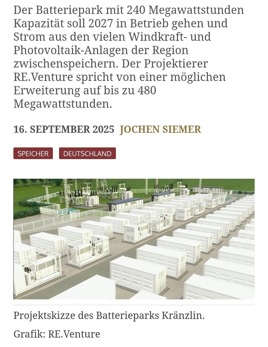 In Kränzlin in Brandenburg wird ein 240 MWh Großbatteriespeicher gebaut.
Er wird genau dort gebaut, wo ein Netzknotenpunkt mit viel Windkraft und Photovoltaik stark ausgelastet ist.
Der Speicher gleicht  Netzschwankungen sogar besser aus als Gaskraftwerke.
pv-magazine.de/2025/09/16/bau…