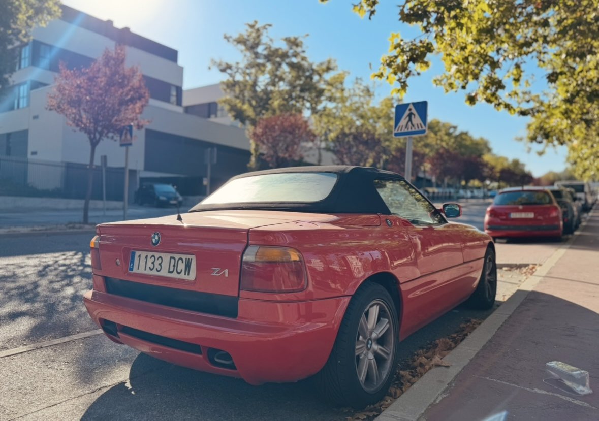 Un avistamiento de ayer. No tiene pinta de ser un garage queen. Me mola la idea de un Z1 de diario.