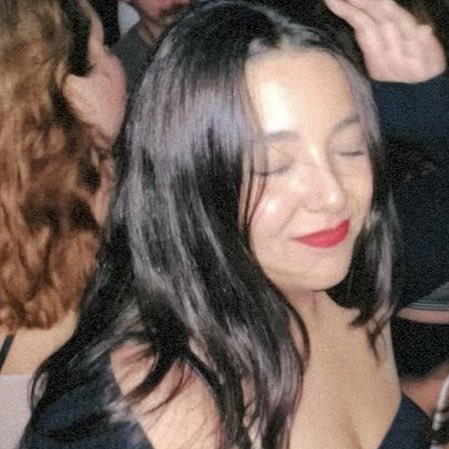 selenafausto's tweet photo. in the crowd https://t.co/lJAqozohBg