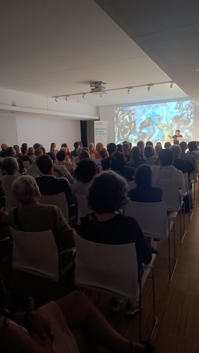 bprahola's tweet image. Un èxit d&apos;assistència i un plaer com sempre escoltar a @miqueldelpozo el passat dimarts a la #BiblioRahola. Inici del 5è cicle #POSTSCRIPTUM amb la Fundació @atriumartis 

👉(I) Conferència &apos;Ante scriptum&apos;

#Bibliotequescat #Girona