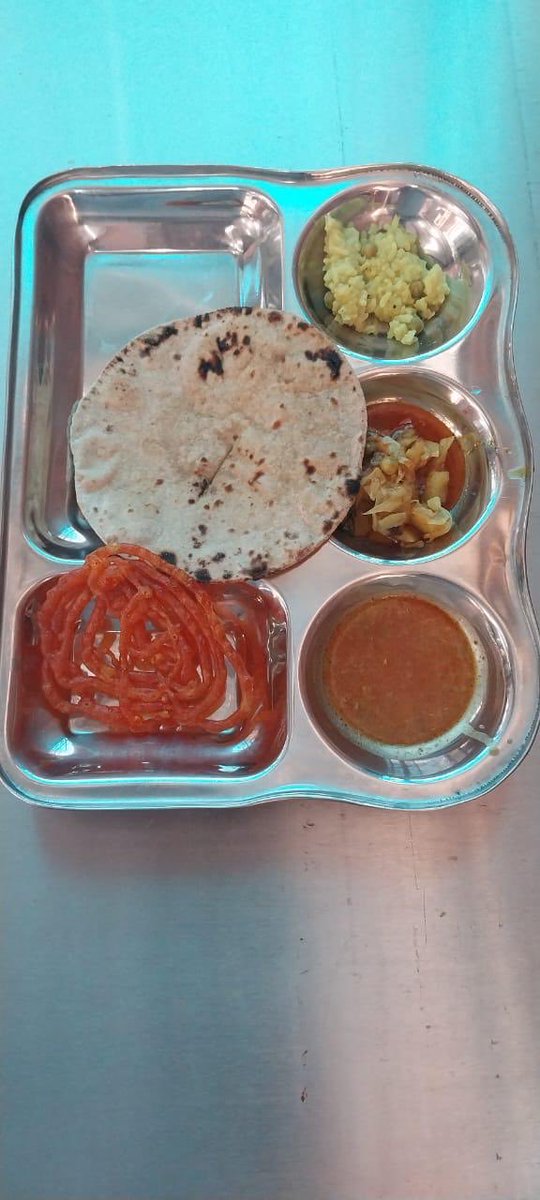 Tej_AnanthKumar's tweet image. The Nitya Annadaan program in Bengaluru,Hubballi,Kalaburagi,Jodhpur &amp;amp; Ayodhya is a symbol of society’s compassion for the needy.
Sponsorship is ₹2,500 per day/center in Karnataka (7 centers) &amp;amp; ₹5,100 per day per center in Ayodhya &amp;amp; Jodhpur. 
Join hands in serving the humanity.