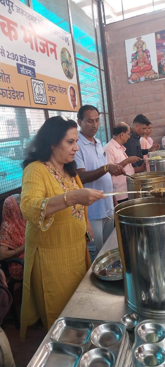 Tej_AnanthKumar's tweet image. The Nitya Annadaan program in Bengaluru,Hubballi,Kalaburagi,Jodhpur &amp;amp; Ayodhya is a symbol of society’s compassion for the needy.
Sponsorship is ₹2,500 per day/center in Karnataka (7 centers) &amp;amp; ₹5,100 per day per center in Ayodhya &amp;amp; Jodhpur. 
Join hands in serving the humanity.