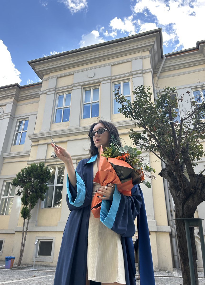 Esra Eslen tweet media