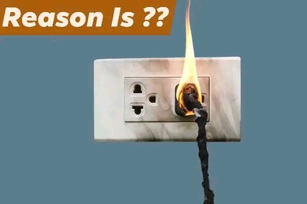 sharifambition's tweet image. 🚨 Yikes! This socket caught fire from a half-plugged cable-arcing at its finest! Always push plugs in fully to avoid sparks turning into flames. Stay safe, folks!
#ElectricalSafety #HomeSafety #TechFail #SafetyTips #DIYCaution #FirePrevention #LearnFrom #SafetyAwareness
