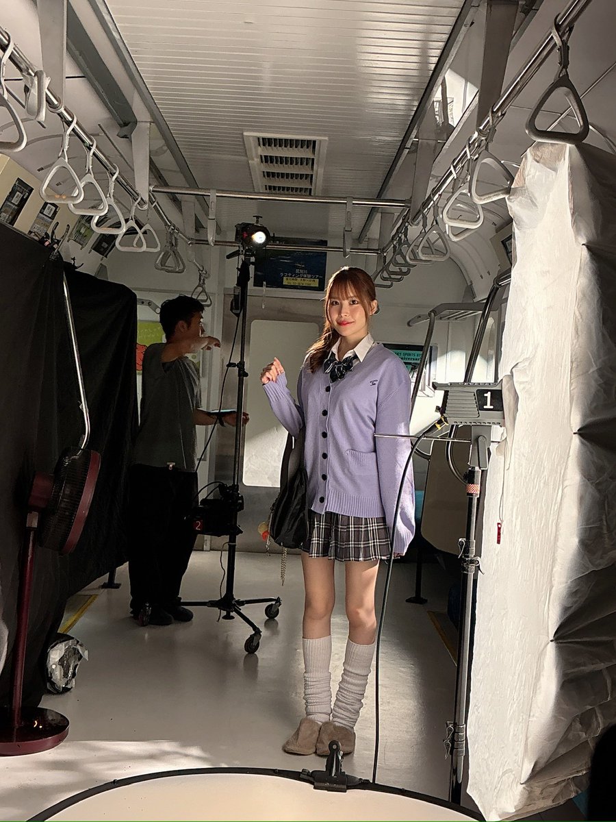 電車でこんなことされたら我慢できない、、？