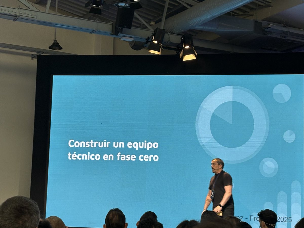 Con ⁦<a href="/mongonauta/">Jose Alvarez</a>⁩ aprendernos a “Construir un equipo técnico en fase cero”. #FredCon25
