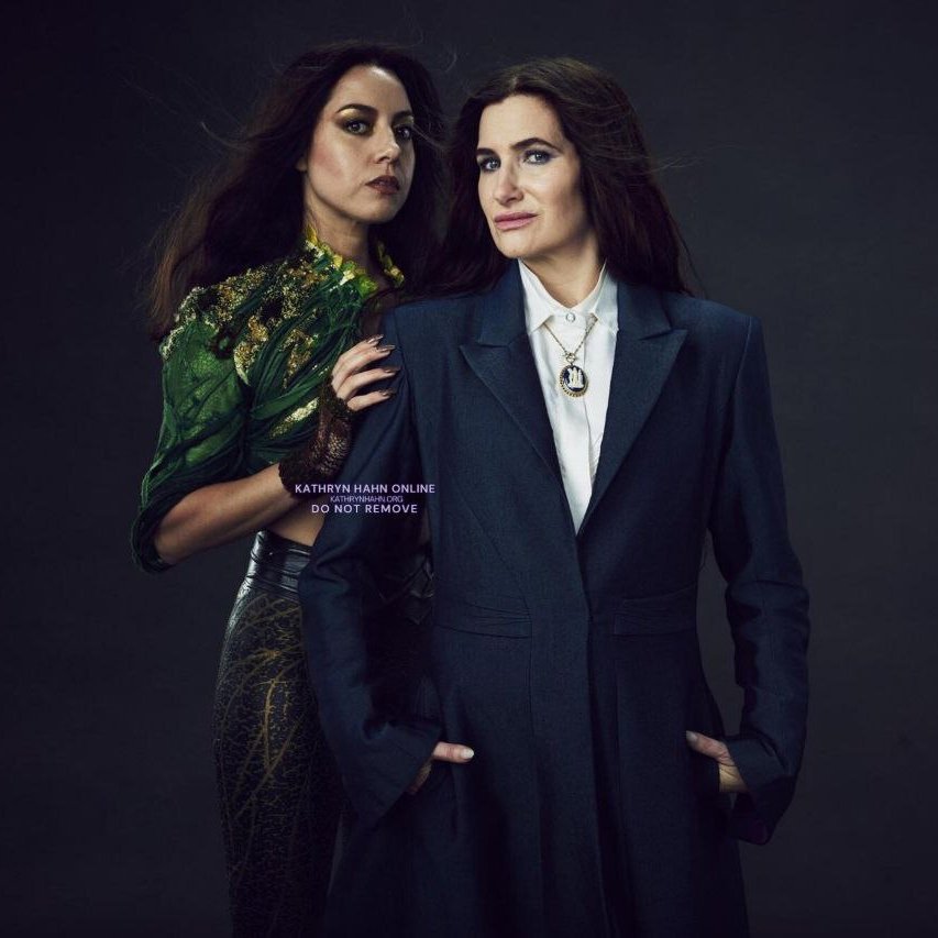 marvel_updat3s's tweet photo. New look at Kathryn Hahn and Aubrey Plaza on the set of ‘AGATHA ALL ALONG’. https://t.co/0H6kY20azx