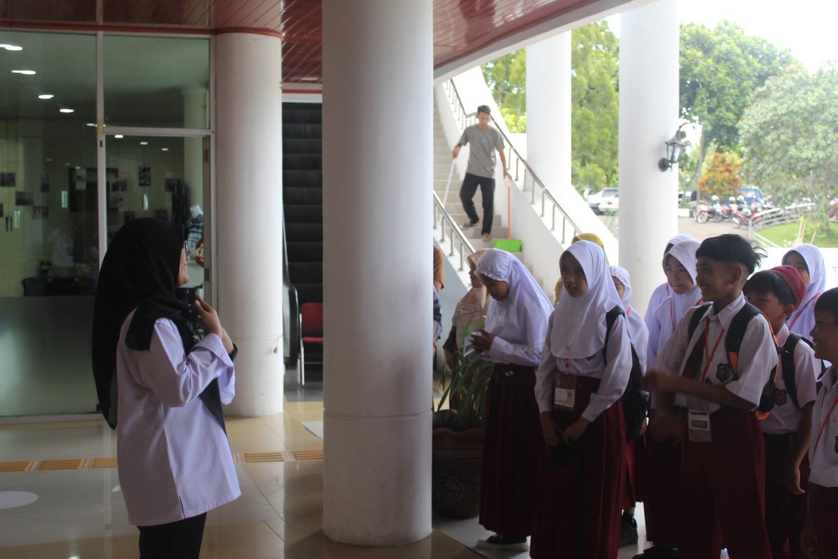 hatta_perpusnas's tweet image. Yuk ajak teman sekolah atau komunitas kamu untuk berkunjung ke Perp ustakaan Proklamator Bung Hatta dengan menghubungi : 0821 7284 7955
#PerpustakaanHadirDemiMartabatBangsa #infoperpus #layananppbh #perpustakaannasional #uptppbh #ayokeperpustakaan #kunjunganperpustakaan