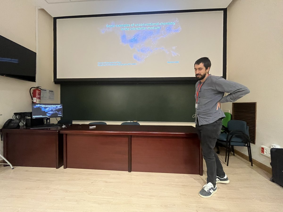 La sesión de la mañana antes del coffee break del #SECSMol la cierra <a href="/AstroMolpe/">Germán Molpeceres</a> Germán Molpeceres del #IFF <a href="/CSIC/">CSIC</a> que nos habla de Unconventional Chemistry occurring on the ISM #CampusSerrano