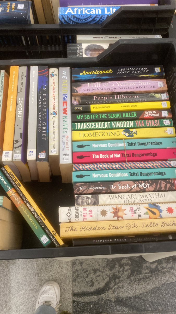 AmandaBRinquest's tweet photo. Guys, Cavendish square is having a second hand book market this weekend! Such good stuff! https://t.co/P94UQfTAko