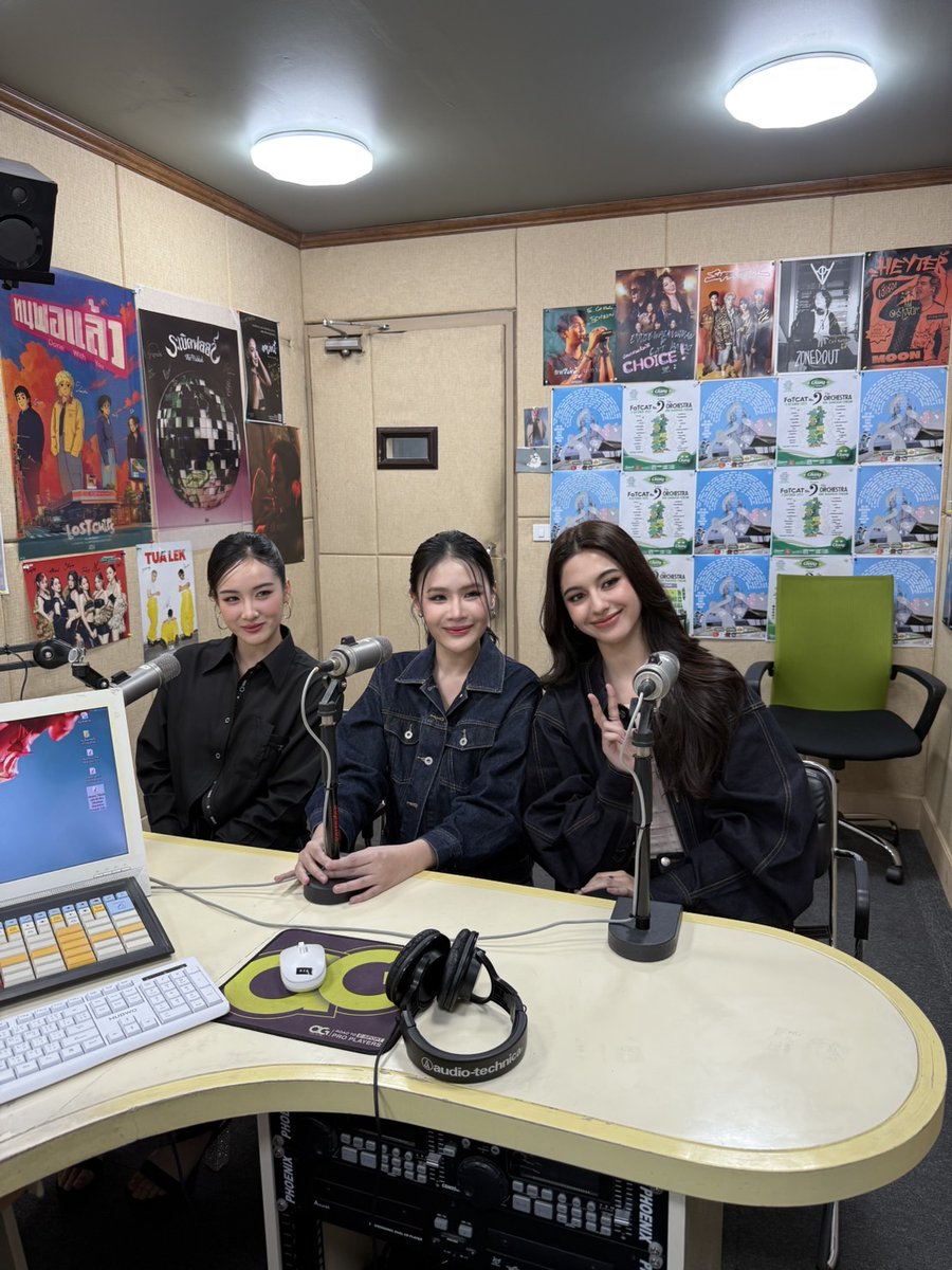 PundaoSpace's tweet image. พันดาว เนโกะ เชลลี่ #CATINTERVIEW 

🔴Live at YouTube : Thisis CatRadio 
🔗youtube.com/live/m1YRh7h1e… 

#nknaerun #pundao #shellybenda 
#RollerCoasterTheSeries 
#รักขบวนนี้หัวใจเกือบวาย