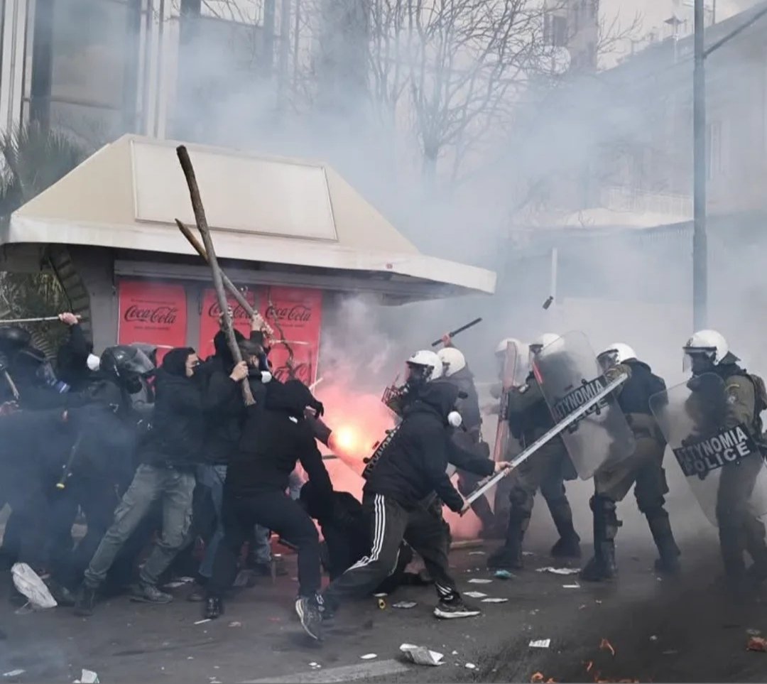 HomerPavlos's tweet image. Antifa Greece is a terrorist movement/organization.
Who is funding them and what is the relation with the Soros foundation?
Who is behind them and what are the motives bringing chaos, anarchy and burning the flag of a nation?
All Antifa belong to jail for life. It's time.