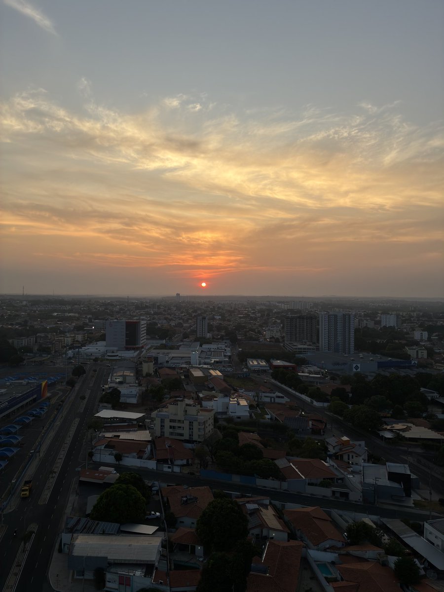 belarocha's tweet photo. Quando te falarem que em Teresina tem 1 sol pra cada habitante acredite, olha aí o meu nascendo as 5h30 da matina. https://t.co/juoKxhyzbf