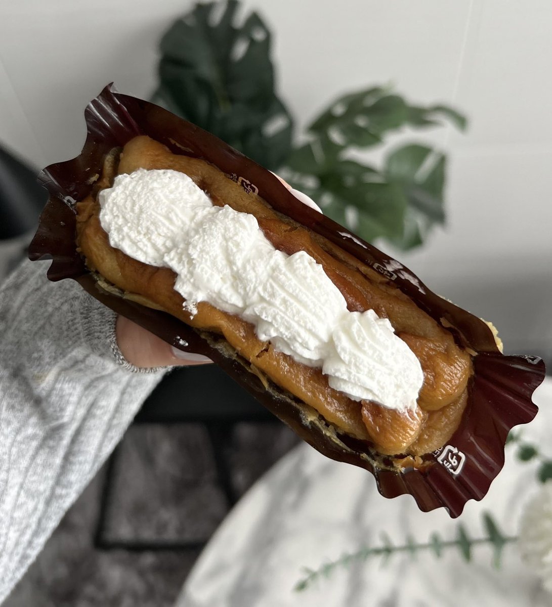 ファミマのこれやばい。ねっとり滑らからなスイートポテトに甘さ控えめな生クリームが載っててめちゃくちゃ美味しい。しかもスイートポテト×クリームの最高コンビなのに131kcal・脂質4.1gという天才っぷり。芋好きダイエッターは絶対食べて...