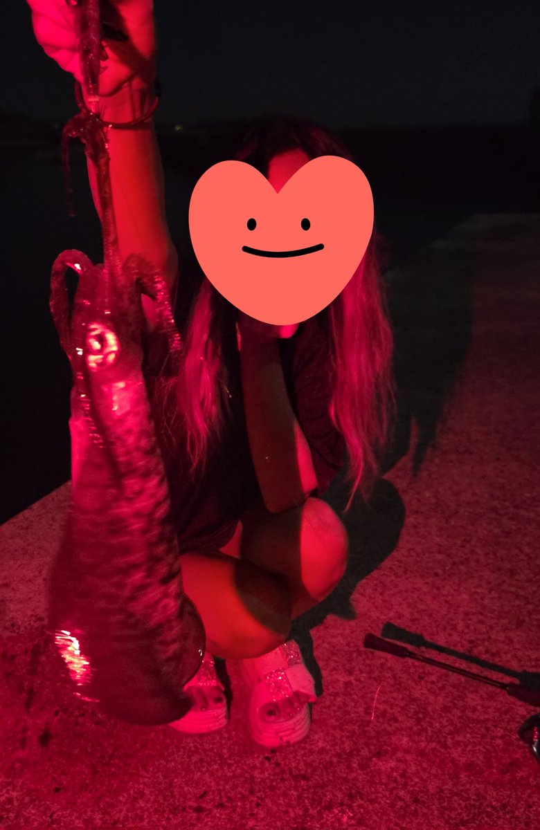 n_elfi_r's tweet image. この前急遽イカ釣り行くことに😏
1時間もしてないけど2杯釣れて大満足🥺