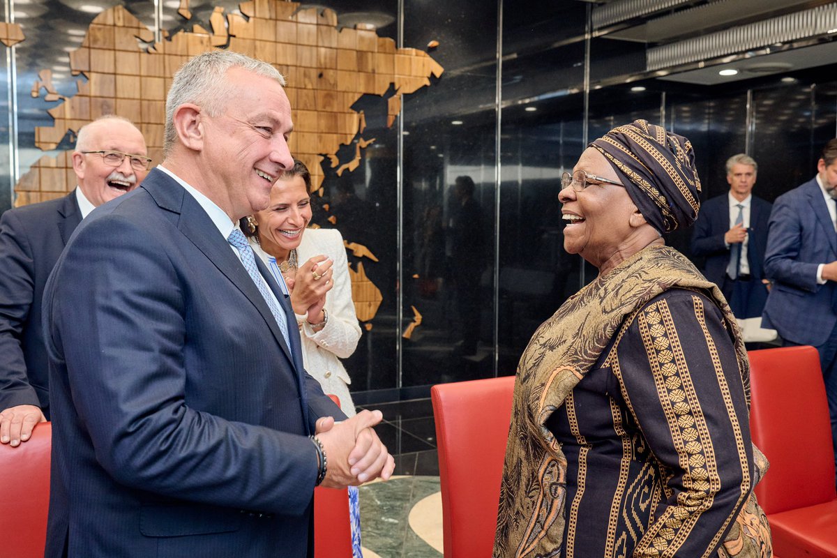EUinNamibia's tweet photo. 🇪🇺🇳🇦 @EU_Partnerships Commissioner Jozef Síkela &amp; @ep_diplomacy @EP_Development Chair Barry Andrews led a high-level EU del to Namibia, meeting H.E. President Nandi-Ndaitwah to deepen ties under the #GlobalGateway.

Focus: clean energy, skills, SMEs &amp; sustainable growth. Ctd… https://t.co/0VZpzfb9pB