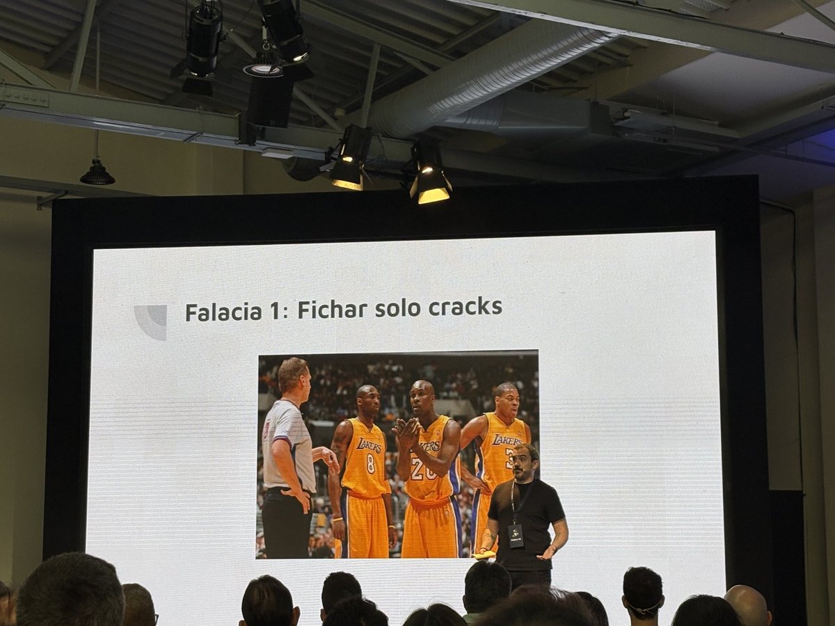 Las falacias que no funcionan al montar una startup según ⁦<a href="/mongonauta/">Jose Alvarez</a>⁩. #FredCon25
