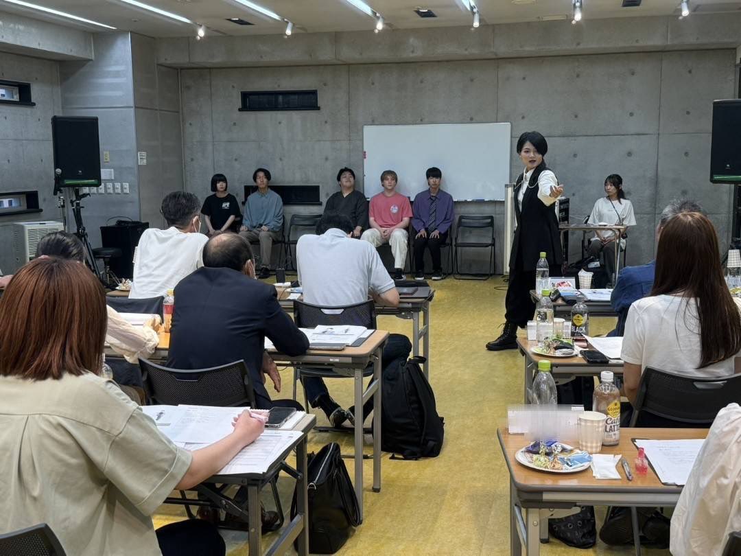 ESP学園大阪校の一大オーディションが開催されました！

東京・大阪から多くの音楽・芸能関連の企業様にご来校いただき、各自が得意分野をPRすることができました。

声優芸能科の学生たちも進路決定に向けての一歩を踏み出しました✊

お疲れ様でした✨

#オーディション　#声優　#俳優