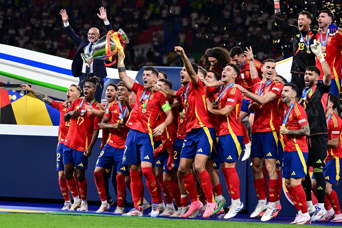 SpainIsFootball's tweet image. 😍WE’RE BACK ON TOP!

🇪🇸 11 years later, Luis de la Fuente’s squad takes back the #1 spot in the FIFA Ranking.

👏 You guys are unreal.

#VamosEspaña