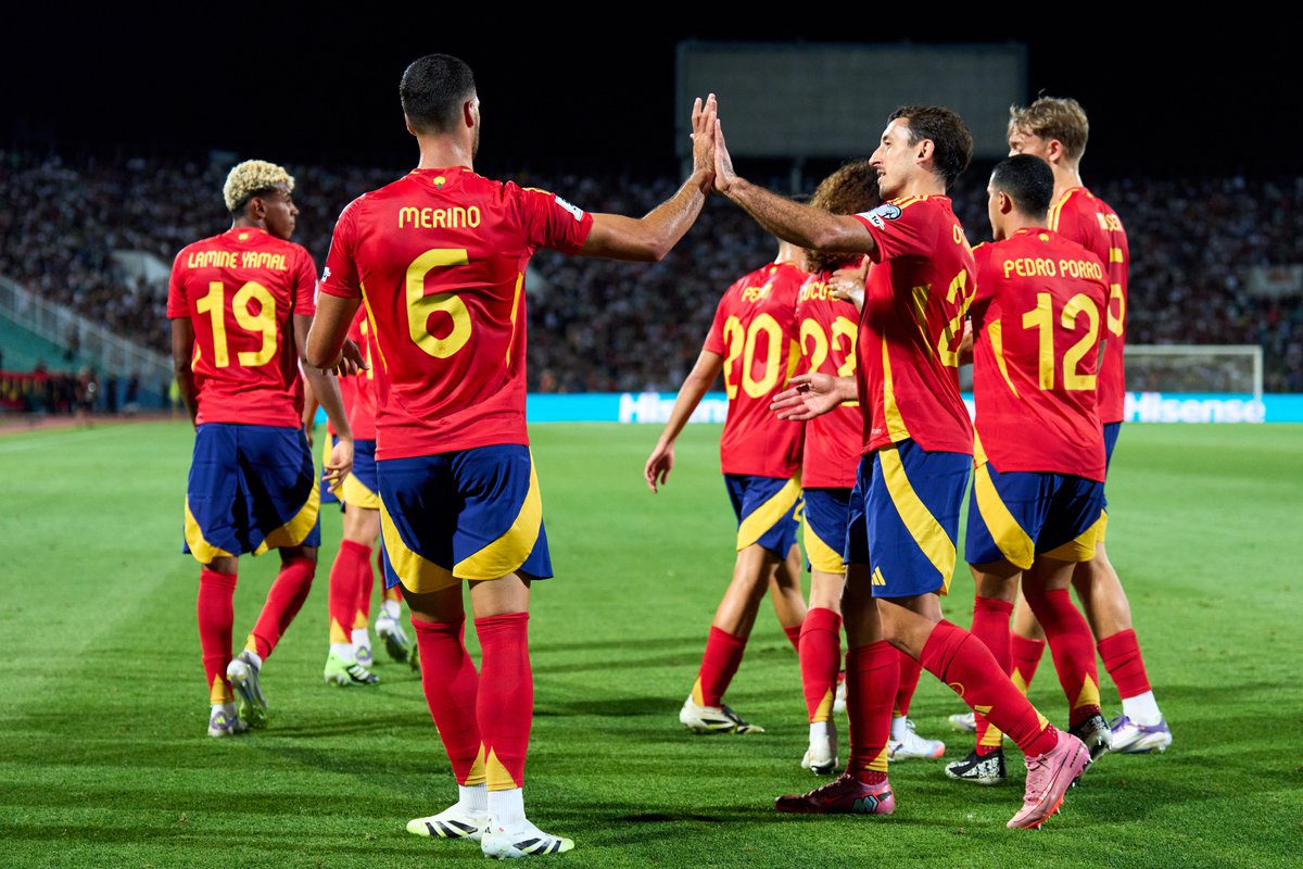 SpainIsFootball's tweet image. 😍WE’RE BACK ON TOP!

🇪🇸 11 years later, Luis de la Fuente’s squad takes back the #1 spot in the FIFA Ranking.

👏 You guys are unreal.

#VamosEspaña